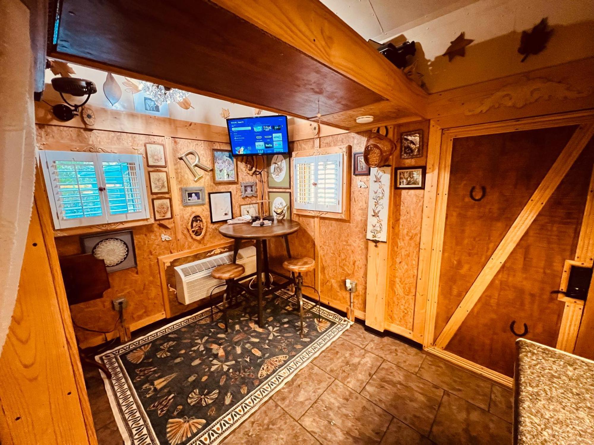 코스비 Tiny House, Wifi,Hot Tub,Secluded 빌라 외부 사진